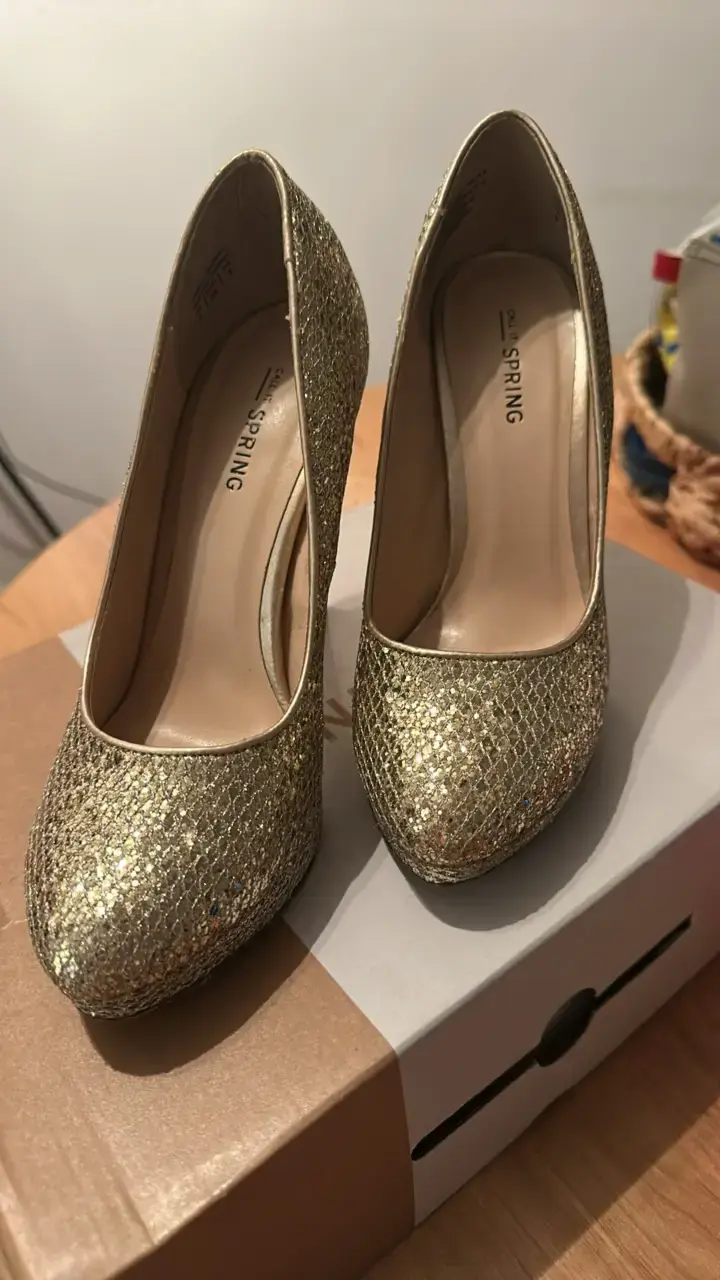 Zapatos de tacón dorados Call It Spring brillantes - 1