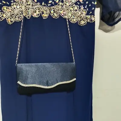 Vestido de fiesta azul con pedrería - miniatura 4