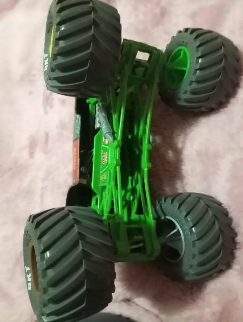 Camión Monster Truck de Juguete con Diseño de Calavera - 2