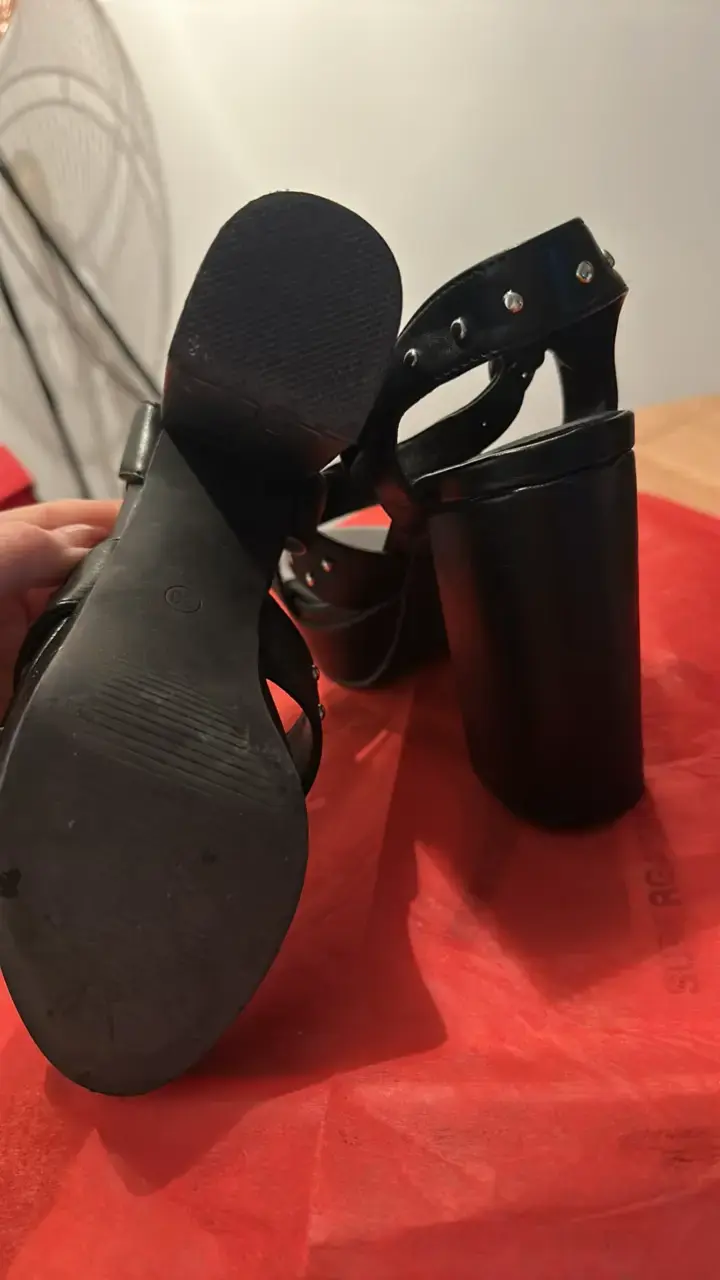 Sandalias de Tacón Alto Negras con Tachas - 5