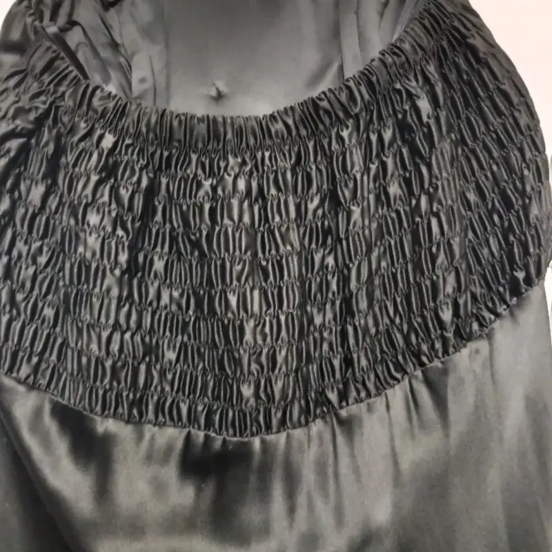 Vestido de fiesta negro con pedrería elegante - 3
