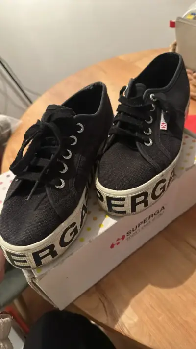 Zapatillas negras Superga con plataforma - miniatura 1