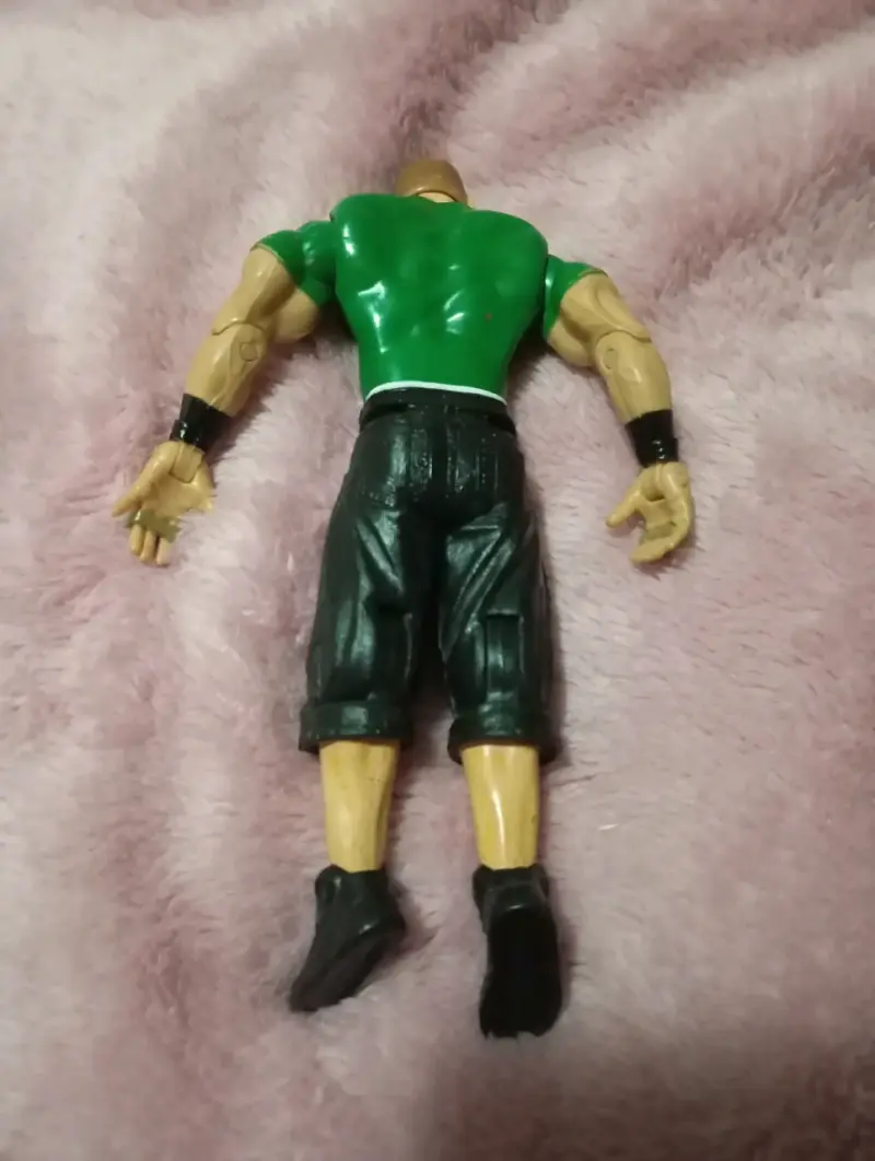 Figura de acción luchador con camiseta verde - 2