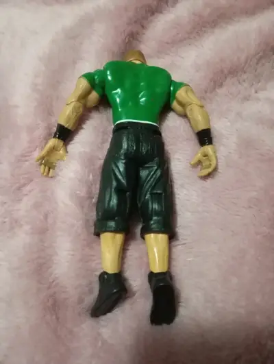 Figura de acción luchador con camiseta verde - miniatura 2