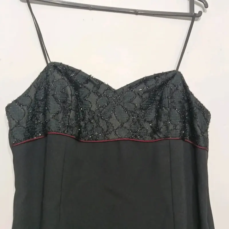 Vestido negro elegante sin tirantes - 2