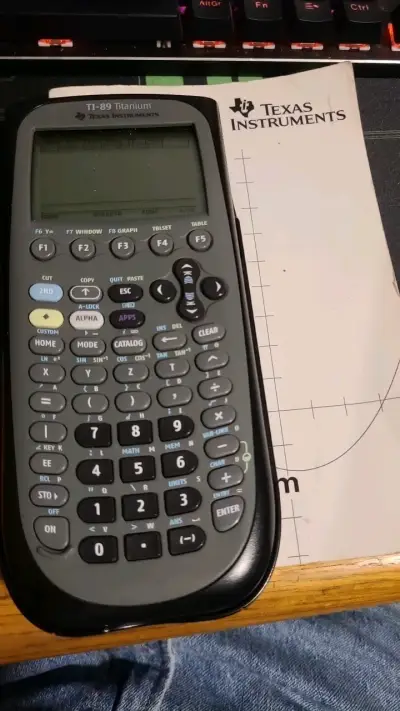Calculadora gráfica TI-89 Titanium de Texas Instruments - miniatura 2