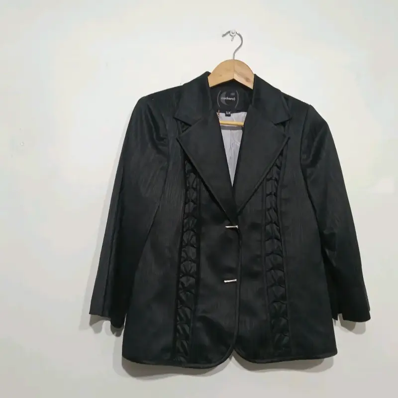 Blazer negro elegante para mujer - 4