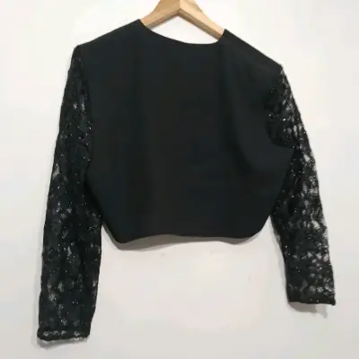 Chaqueta corta negra con mangas de encaje - miniatura 2