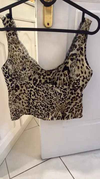 Top de encaje con estampado animal print - miniatura 1