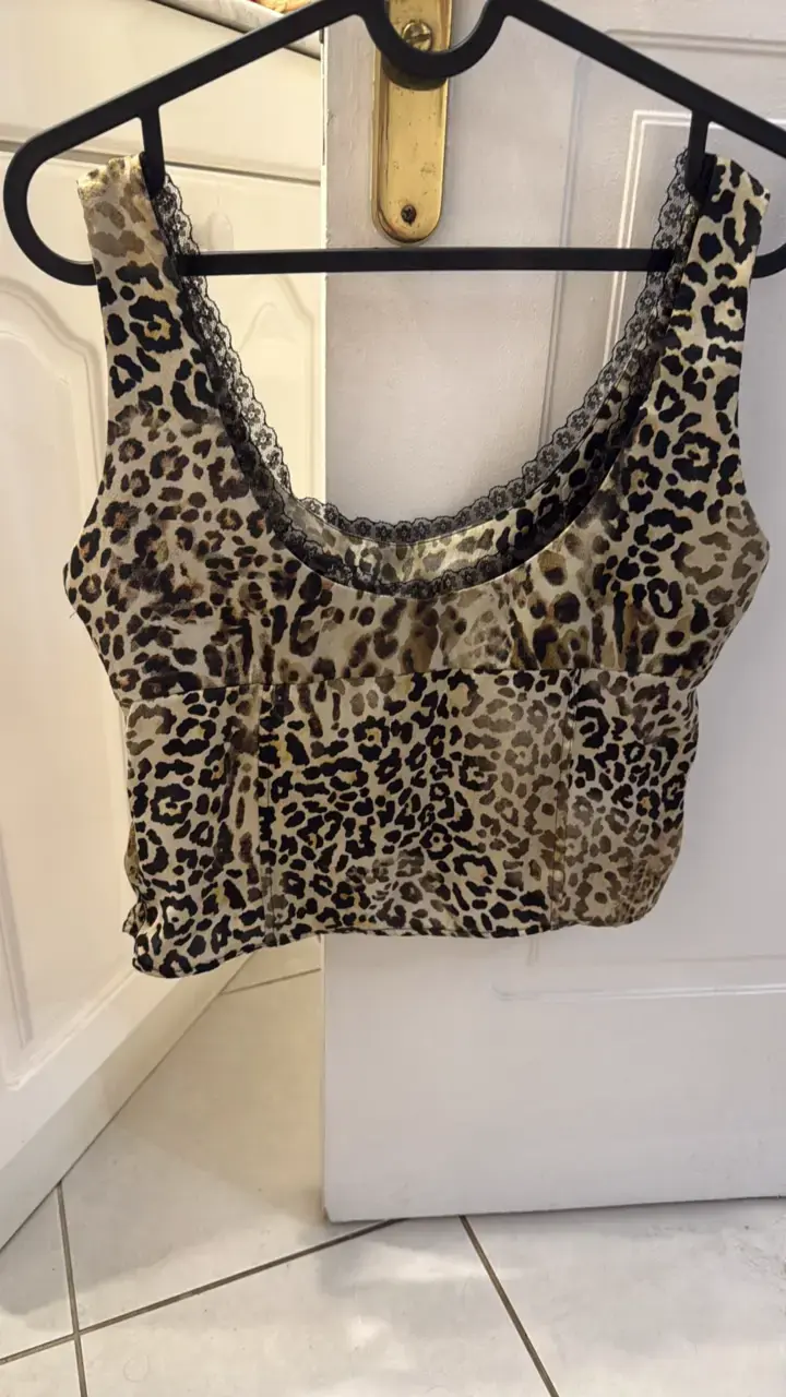 Top de encaje con estampado animal print - 2