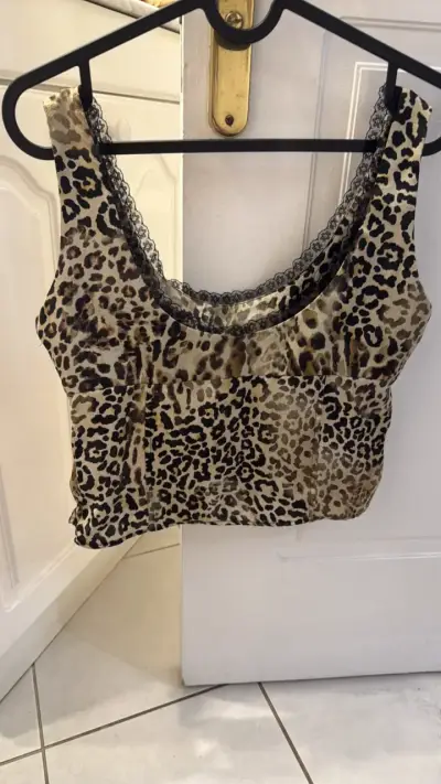Top de encaje con estampado animal print - miniatura 2