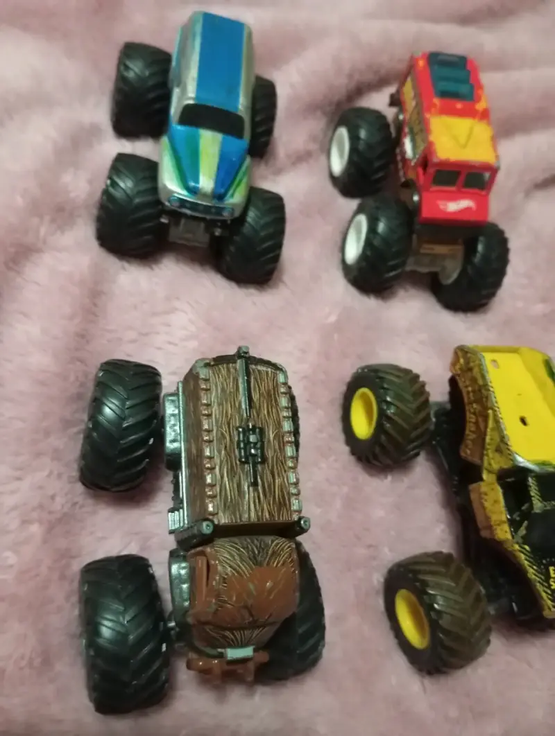 Lote 4 Hot Wheels Monster Trucks - 2