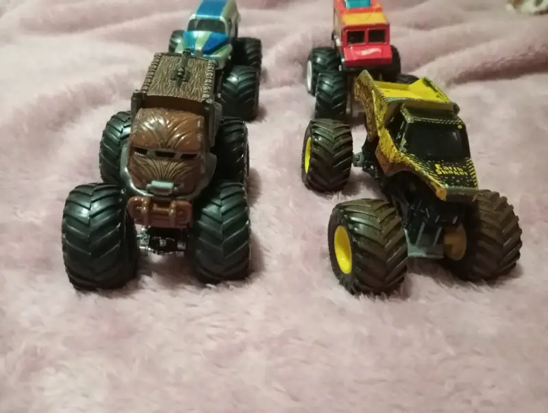 Lote 4 Hot Wheels Monster Trucks - 4