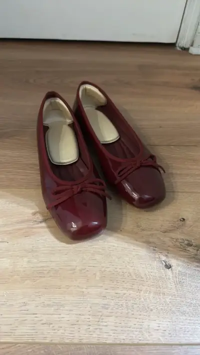 Zapatos planos burdeos con lazo para mujer - miniatura 1