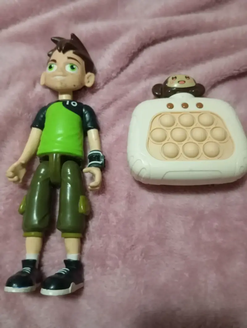 Lote de 2 juguetes Ben 10 y pop it - 2