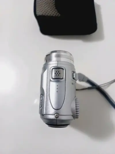 Cámara de video digital DXG plateada con estuche - miniatura 3