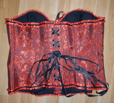 Corset rojo y negro con encaje talla XXXL - miniatura 5