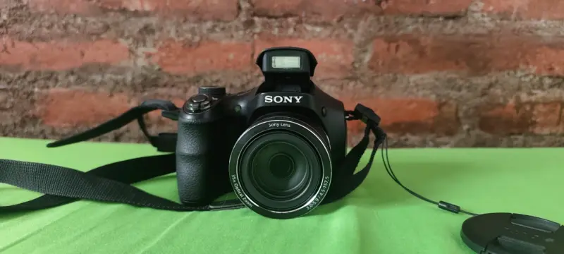 Cámara Sony con Zoom Óptico 35x - 1