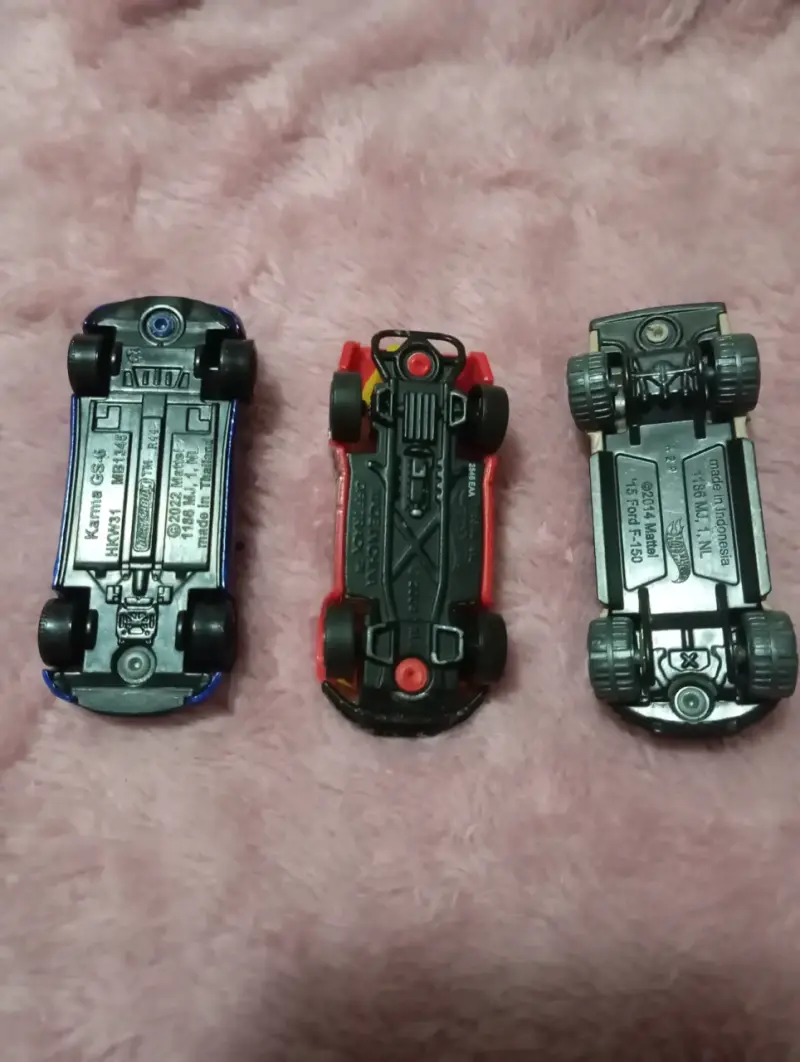 Set de 3 autos de juguete metálicos - 2