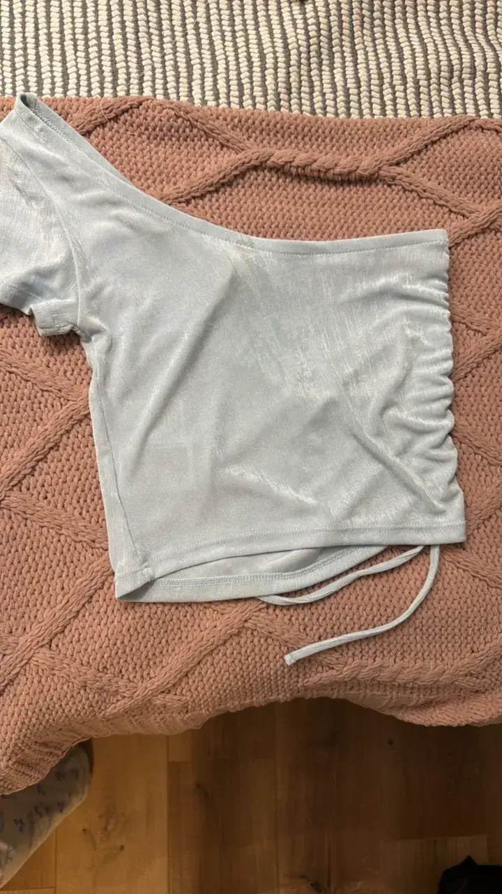 Polera asimétrica gris claro para mujer - 2