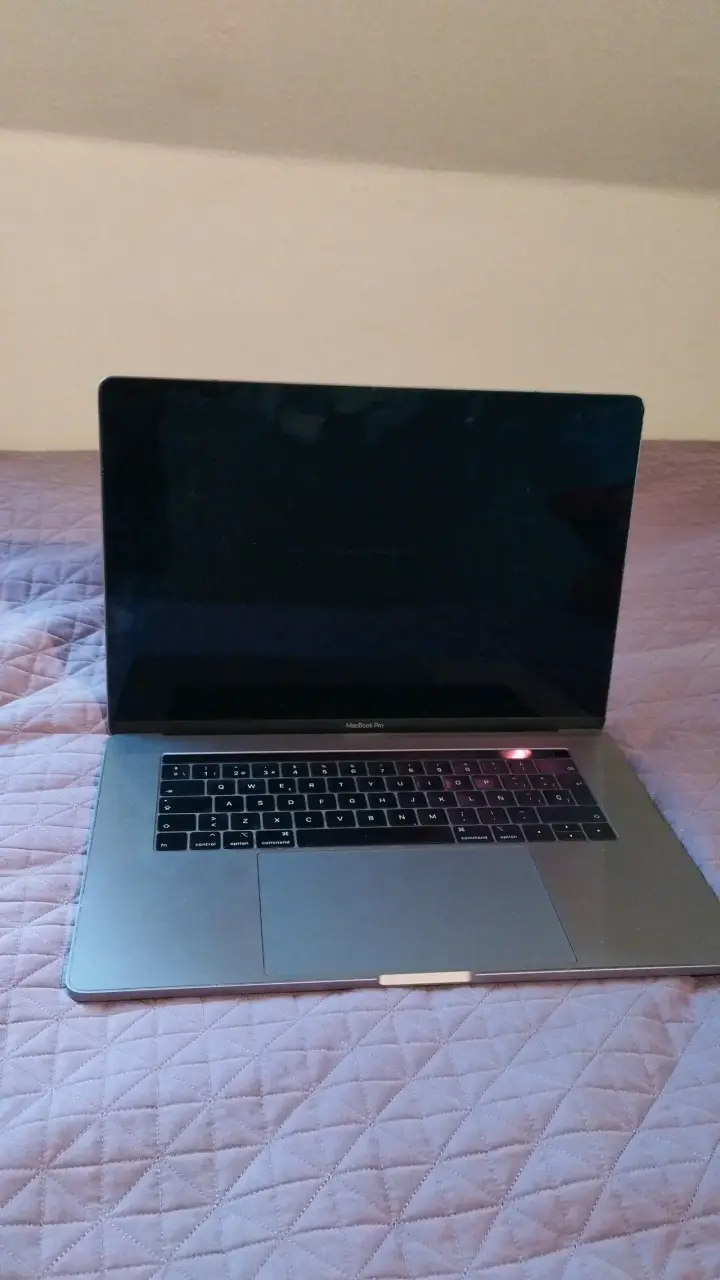 MacBook Pro 2019 con cargador - 1