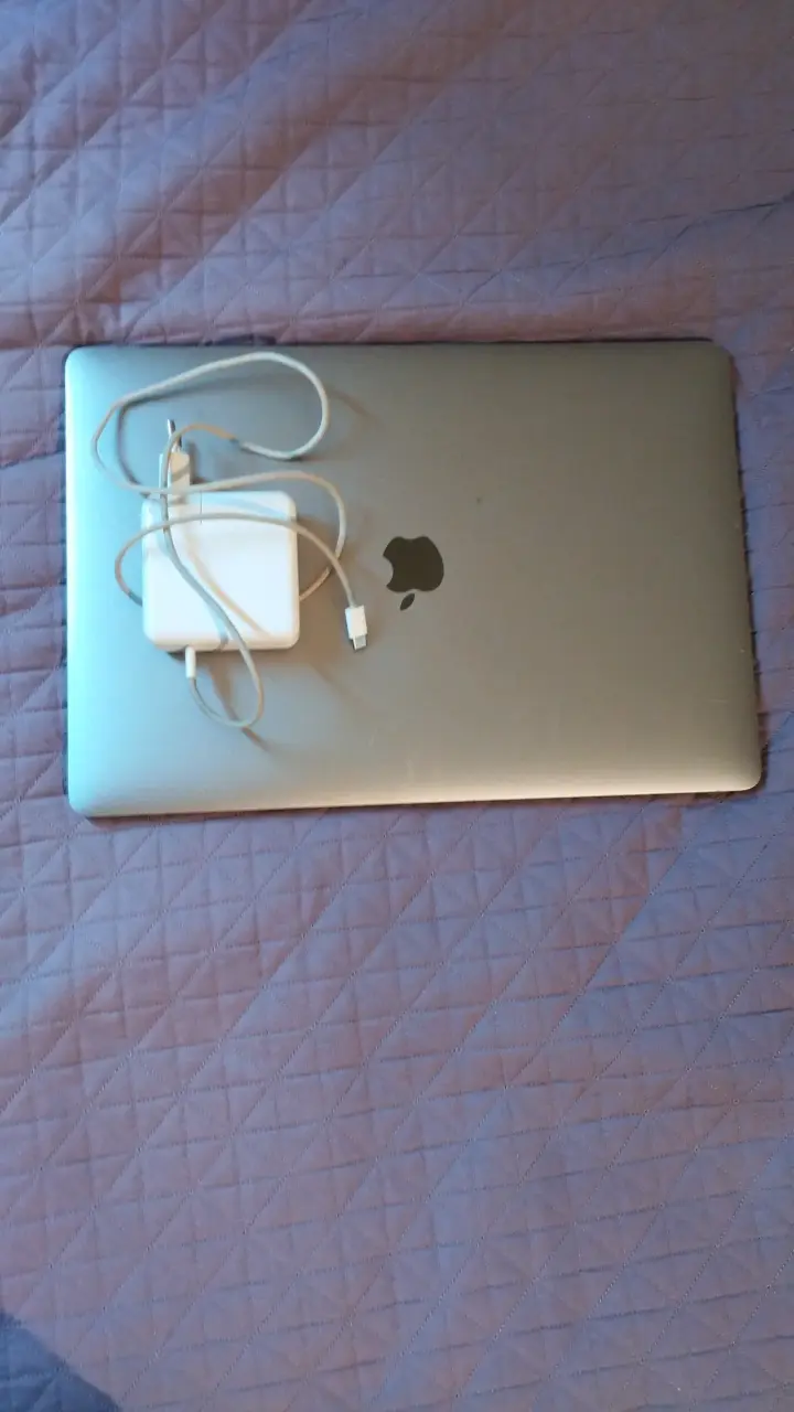 MacBook Pro 2019 con cargador - 3