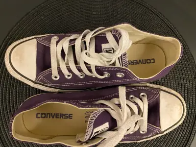 Zapatillas Converse All Star moradas seminuevas - miniatura 1