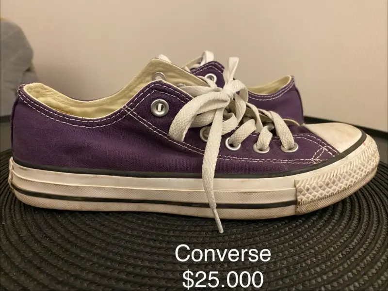 Zapatillas Converse All Star moradas seminuevas - 2