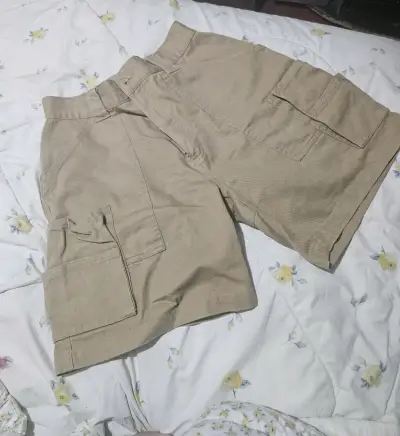 Shorts cargo beige para hombre con bolsillos 40 - miniatura 2