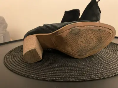 Botines de gamuza negra Vince Camuto - miniatura 1