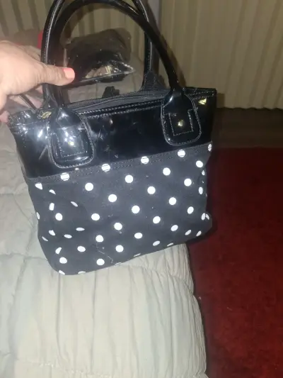 Bolso de mano negro con lunares blancos - miniatura 2