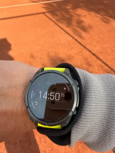 Reloj inteligente Garmin con correa amarilla - miniatura 2