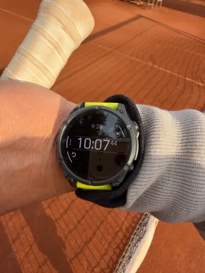 Reloj inteligente Garmin con correa amarilla - miniatura 3