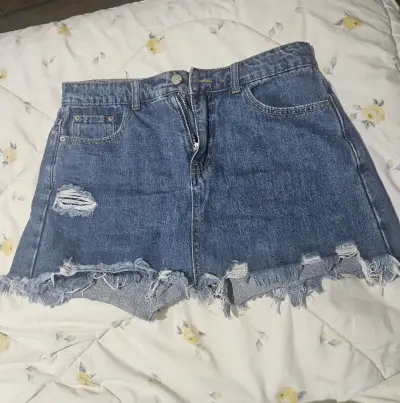 Falda Shorts de mezclilla con estilo desgastado - miniatura 2