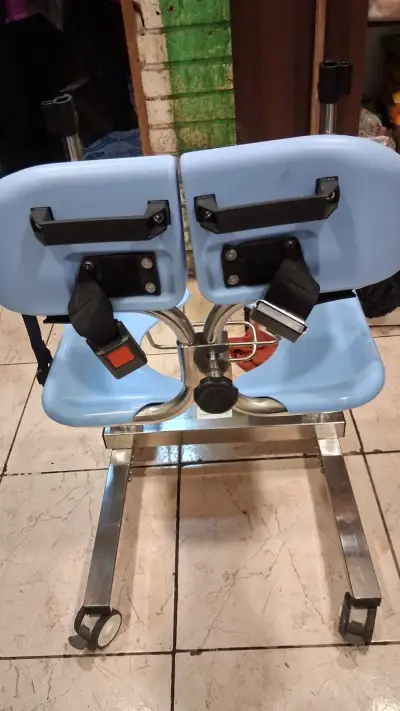 Silla de baño y traslado multifuncional MedicalTec TCM-01S - miniatura 4
