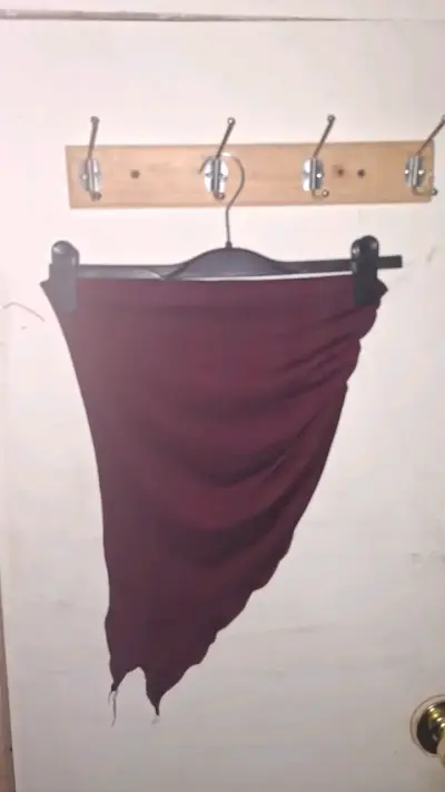 Top asimétrico burdeos para mujer - miniatura 1