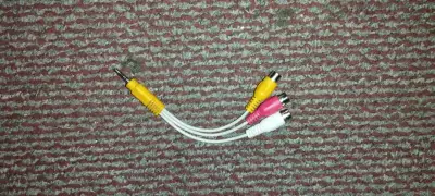 Cable adaptador de audio y video RCA a 3.5mm - miniatura 1