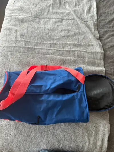 Bolso deportivo azul Fila con correa roja - miniatura 2