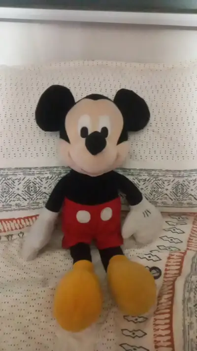Peluches de Minnie y Mickey Mouse en buen estado - miniatura 2