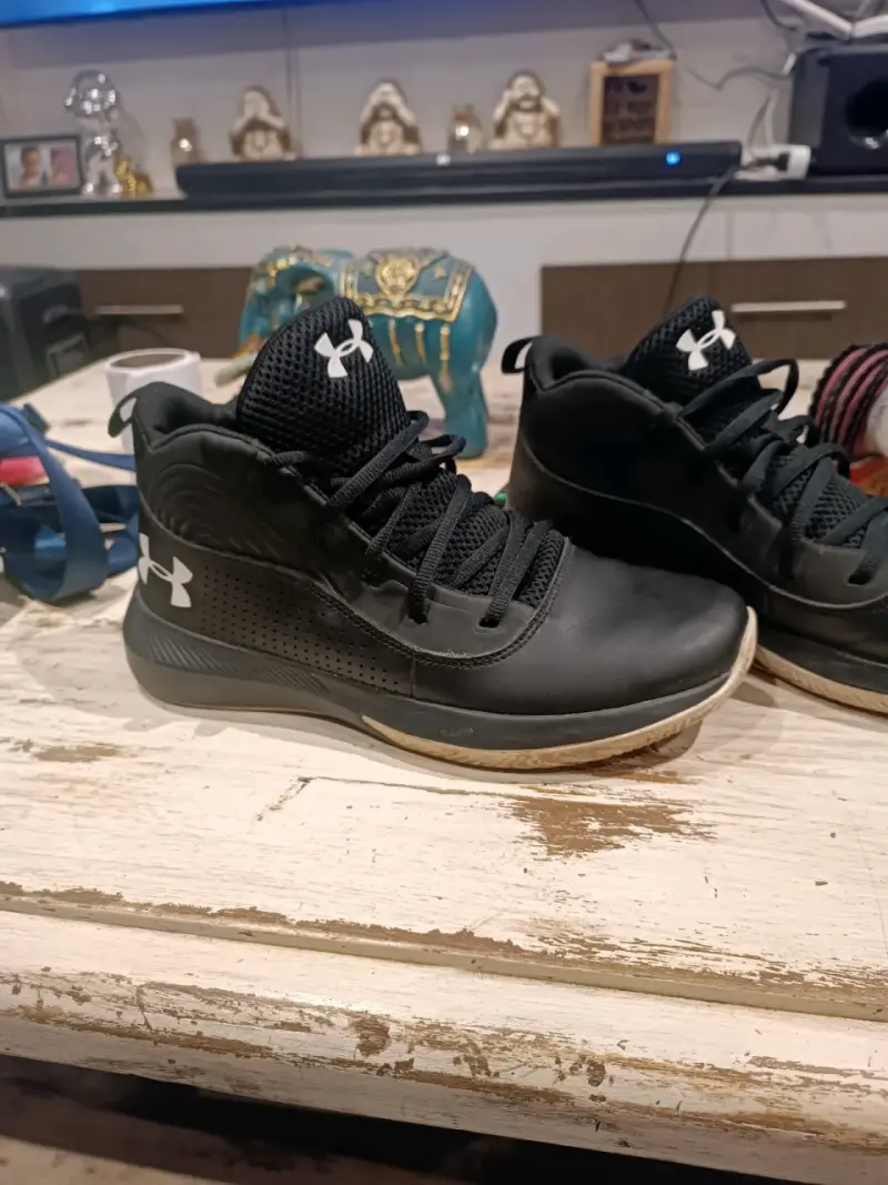 Zapatillas deportivas negras Under Armour talla 40 - 1