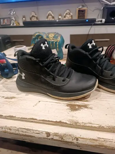 Zapatillas deportivas negras Under Armour talla 40 - miniatura 1