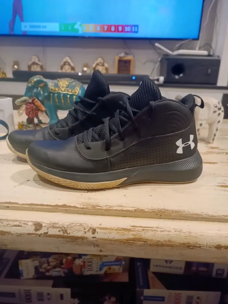 Zapatillas deportivas negras Under Armour talla 40 - 2