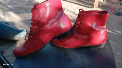 Botines de mujer con flecos negros y rojos - miniatura 2
