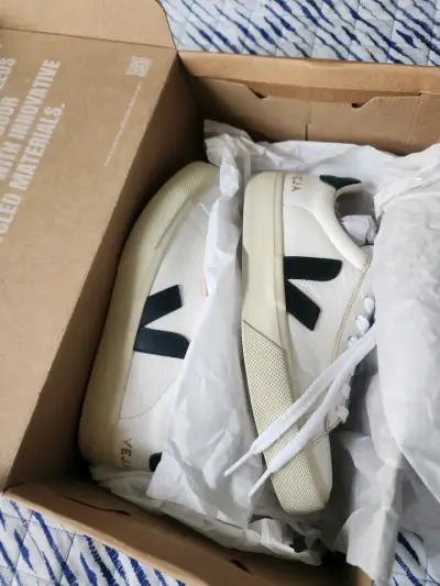 Zapatillas blancas Veja de cuero para hombre - miniatura 1
