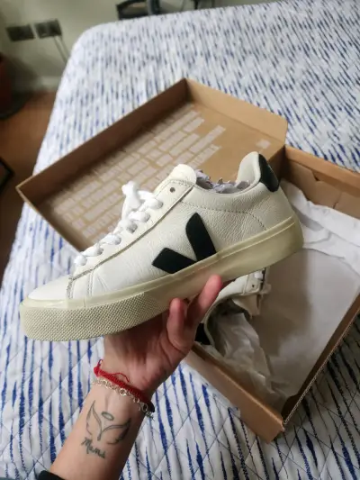 Zapatillas blancas Veja de cuero para hombre - miniatura 11