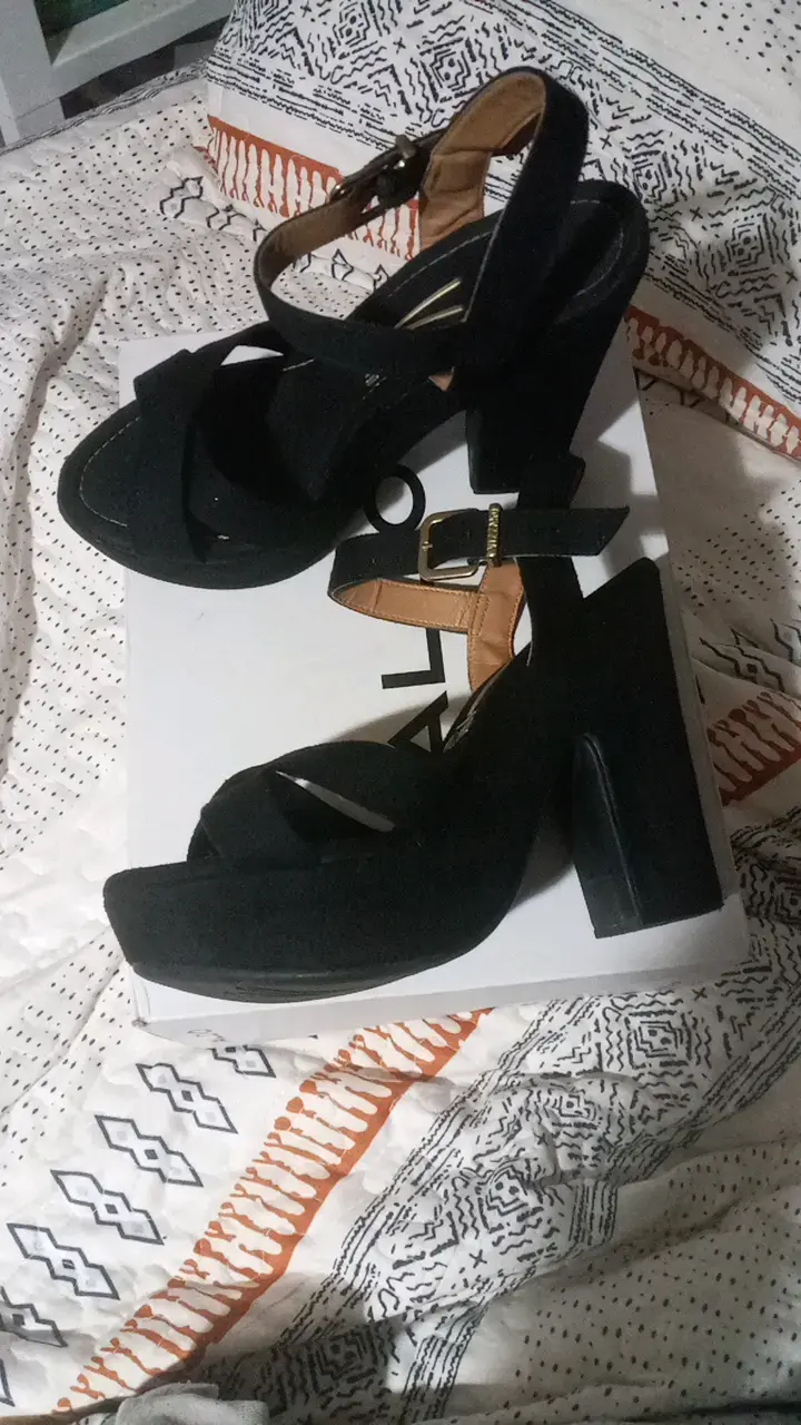 Sandalias de tacón alto negras elegantes - 1