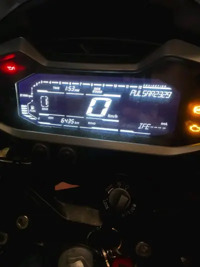 Moto deportiva Bajaj Pulsar NS200 negra y roja - miniatura 4