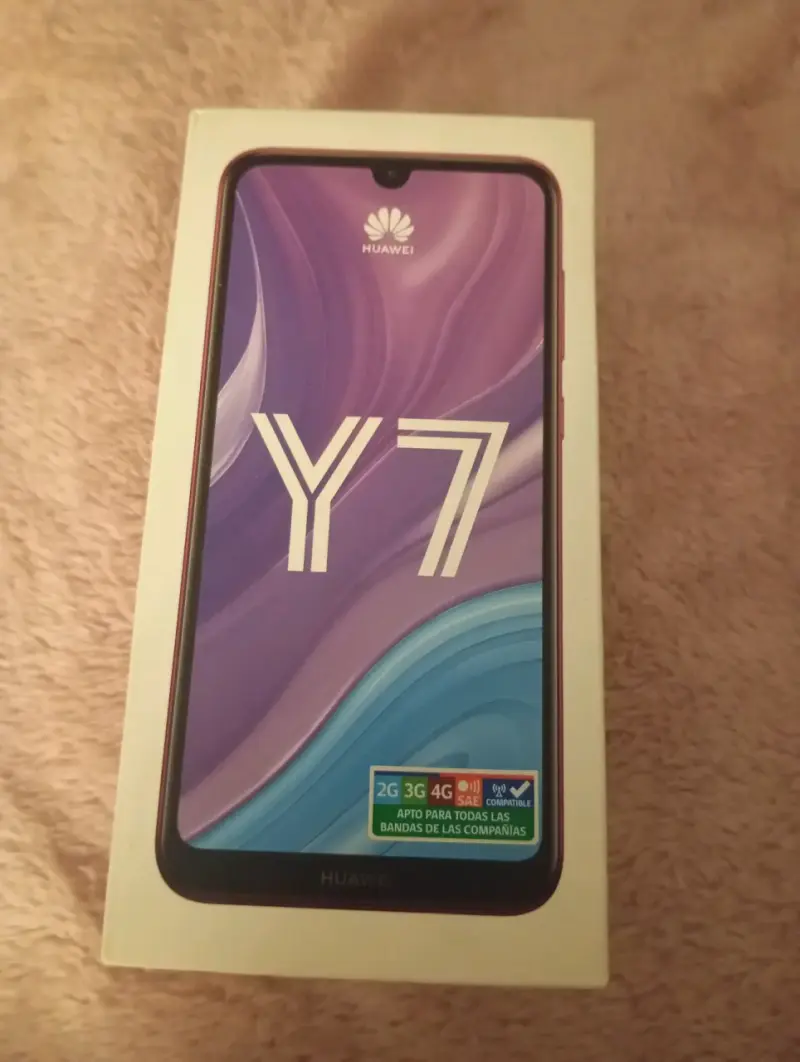 Huawei Y7 smartphone con pantalla rota - 4