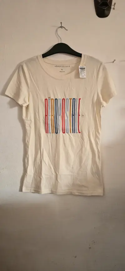 Polera Aeropostale Beige con Logo Colorido - miniatura 1