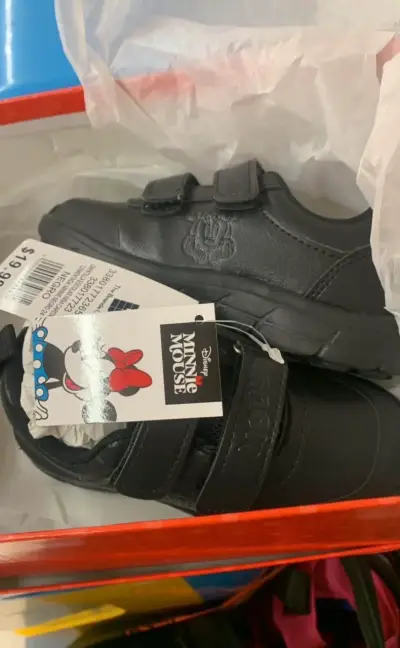 Zapatillas negras Minnie Mouse para niña - miniatura 2